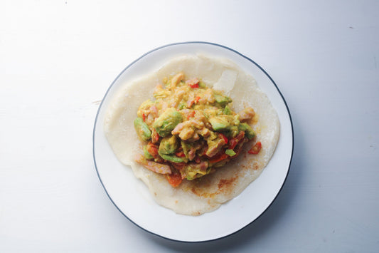 Avocado Speck  Dip auf Maniok Pfannenbrot